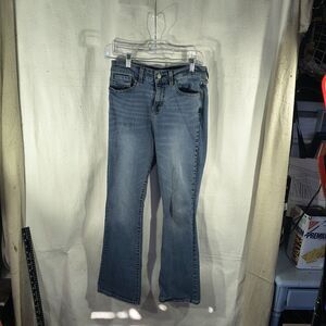 Women's Size 28 X 30 levis signature mid rise bootcut jeans